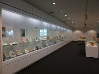 企画展「深沢省三・紅子の仕事～挿絵と文学～」会場の様子の写真