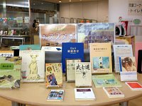 おすすめ本コーナー「盛岡大学・同短期大学部教員がお薦めする図書」会場の様子